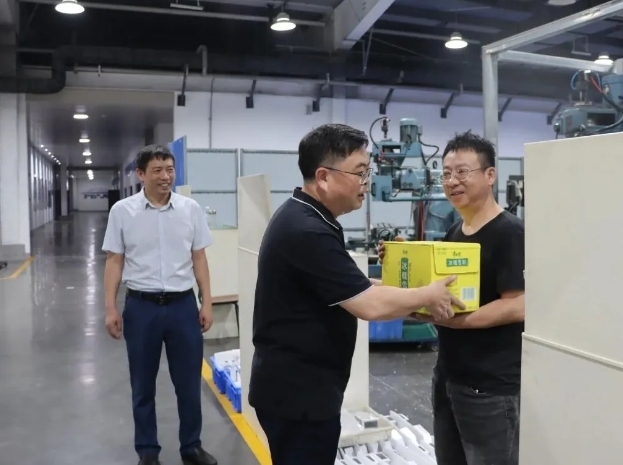 高溫下的牽掛！湖南航天開展夏送清涼...
